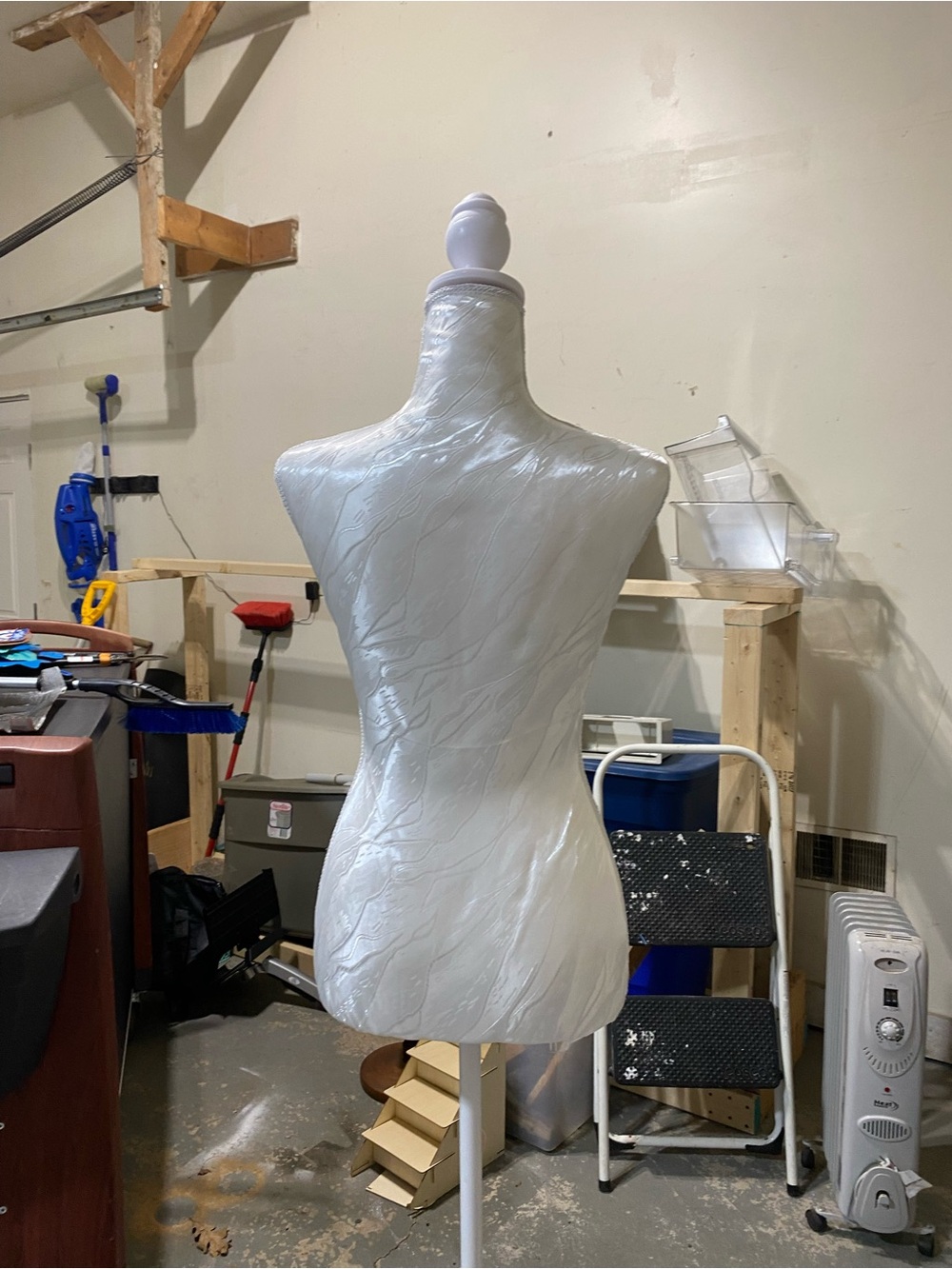 White Female Dress Form Mannequin - Picture 4 of 4
